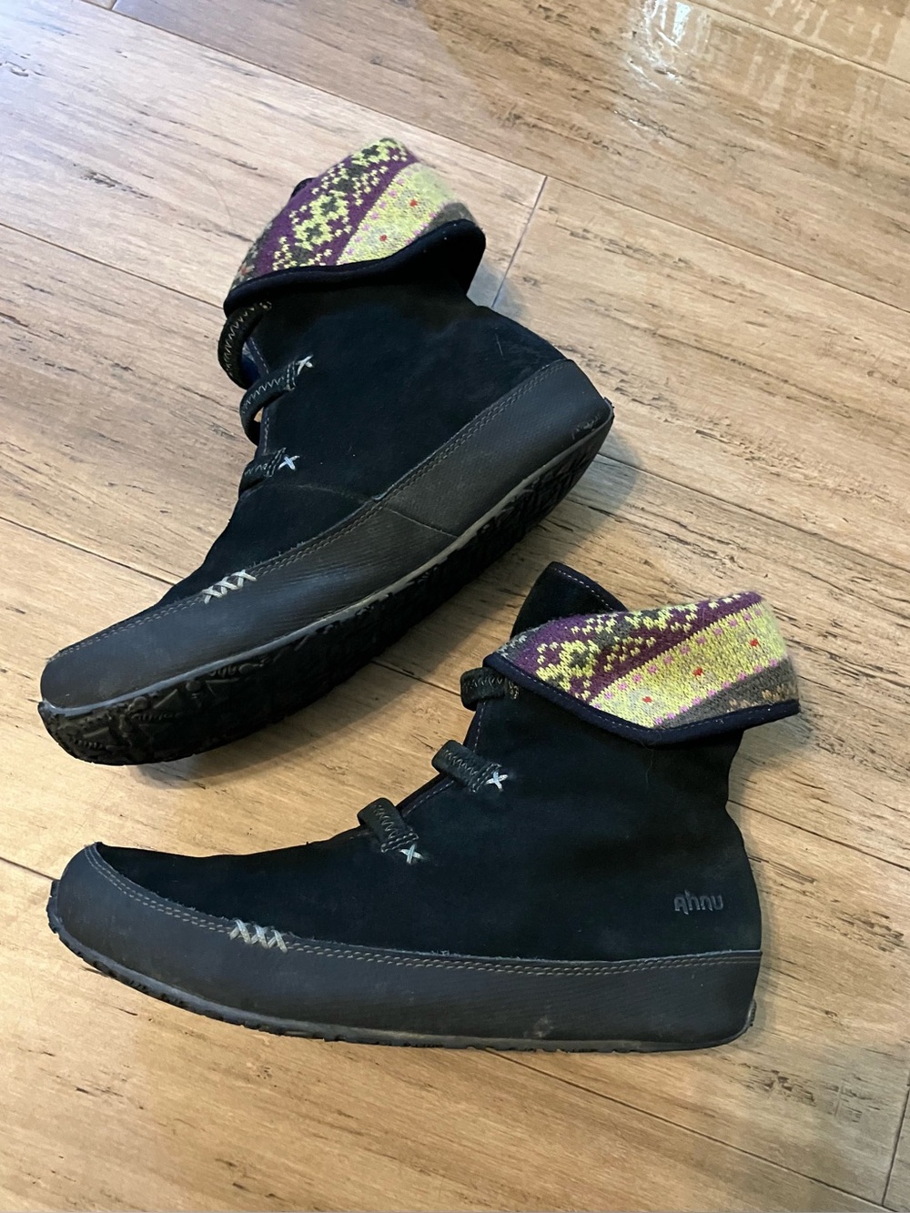 Ahnu suede black knit winter pattern lined cuff women’s flat winter boots 8
